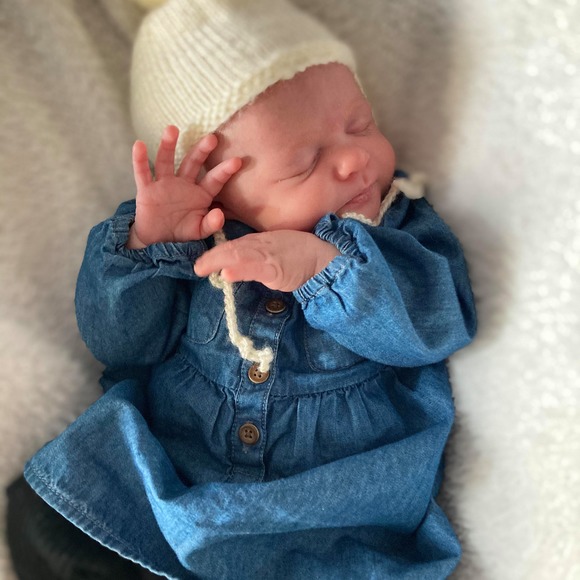 Meet your Posher, Nadia - Picture 1 of 1